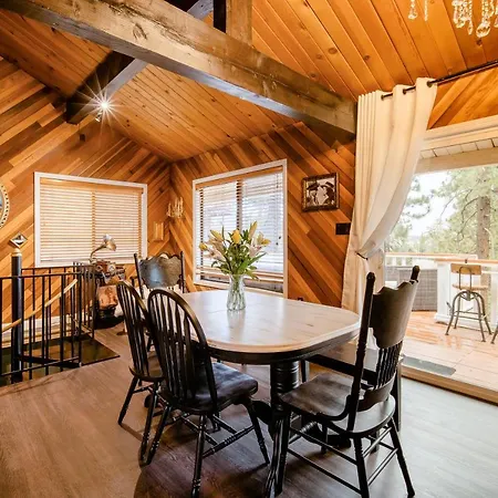 Old Hollywood Lodge-Pets, Hottub-Sauna, Speakeasy!
